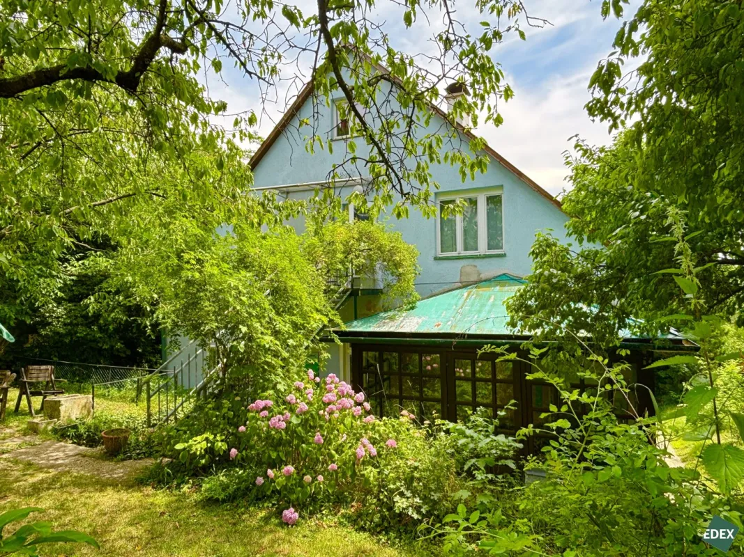 Rarität am Heuberg: Idyllisches Haus mit zwei Wohneinheiten in exklusiver Grünlage - Bild 1