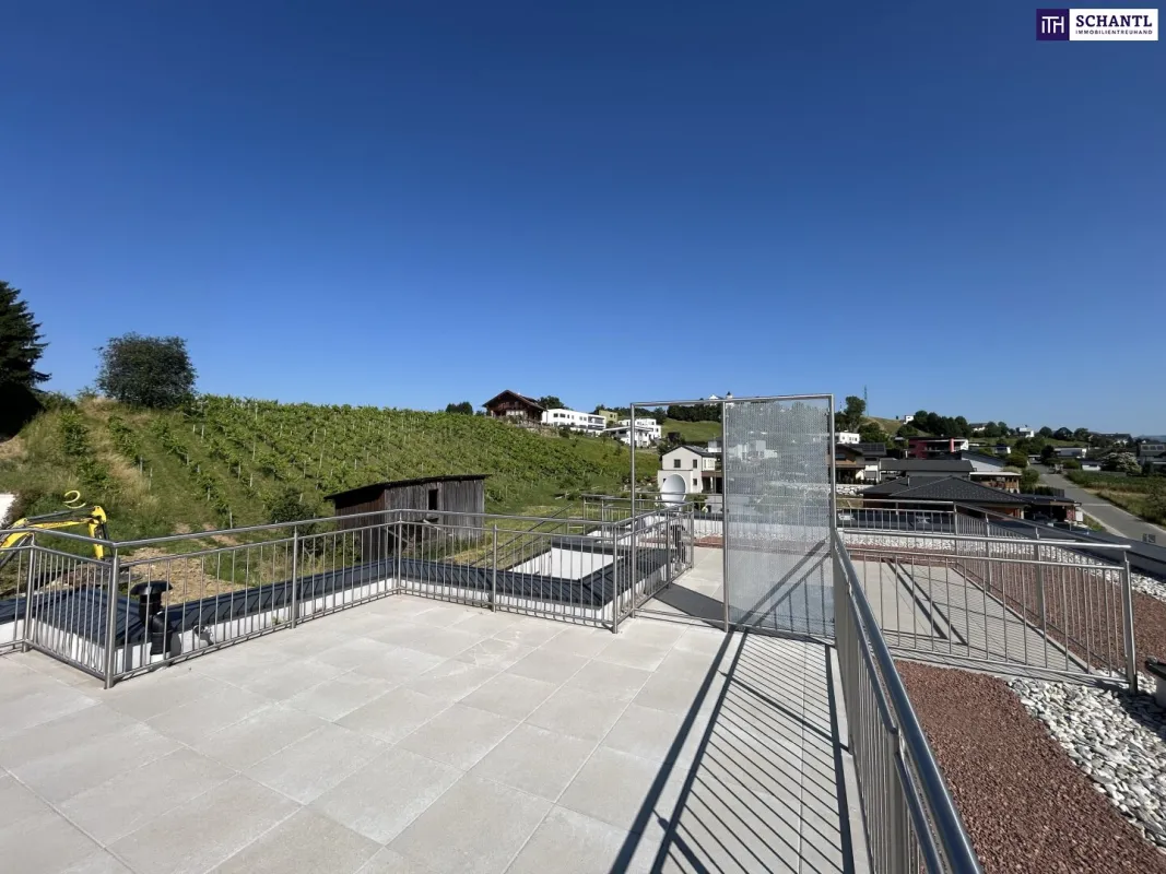 TRAUMHAFTES DOPPELHAUS mitten in den IDYLLISCHEN Weinbergen - mit DOPPELGARAGE, GARTEN, TERRASSE & DACHTERRASSE! - Bild 1