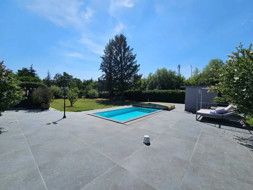 Einfamilienhaus mit hochwertiger Ausstattung | Wintergarten, Pool und ca. 1600m² Eigengrund! - Bild 1