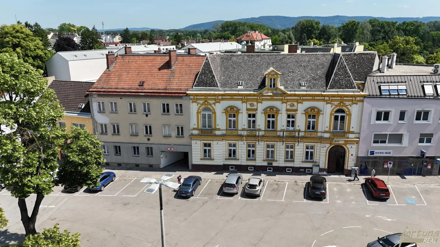Büro-Zinshaus am Rathausplatz - Umbau zu Wohnungen & DG-Ausbau & Bestandsfreiheit möglich - Bild 1