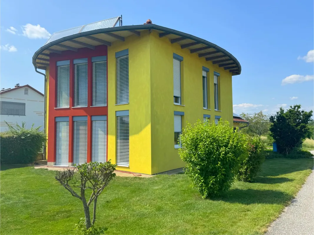 PASSIVHAUS mit toller Aufteilung und viel Sonne in der Thermenregion! - Bild 1