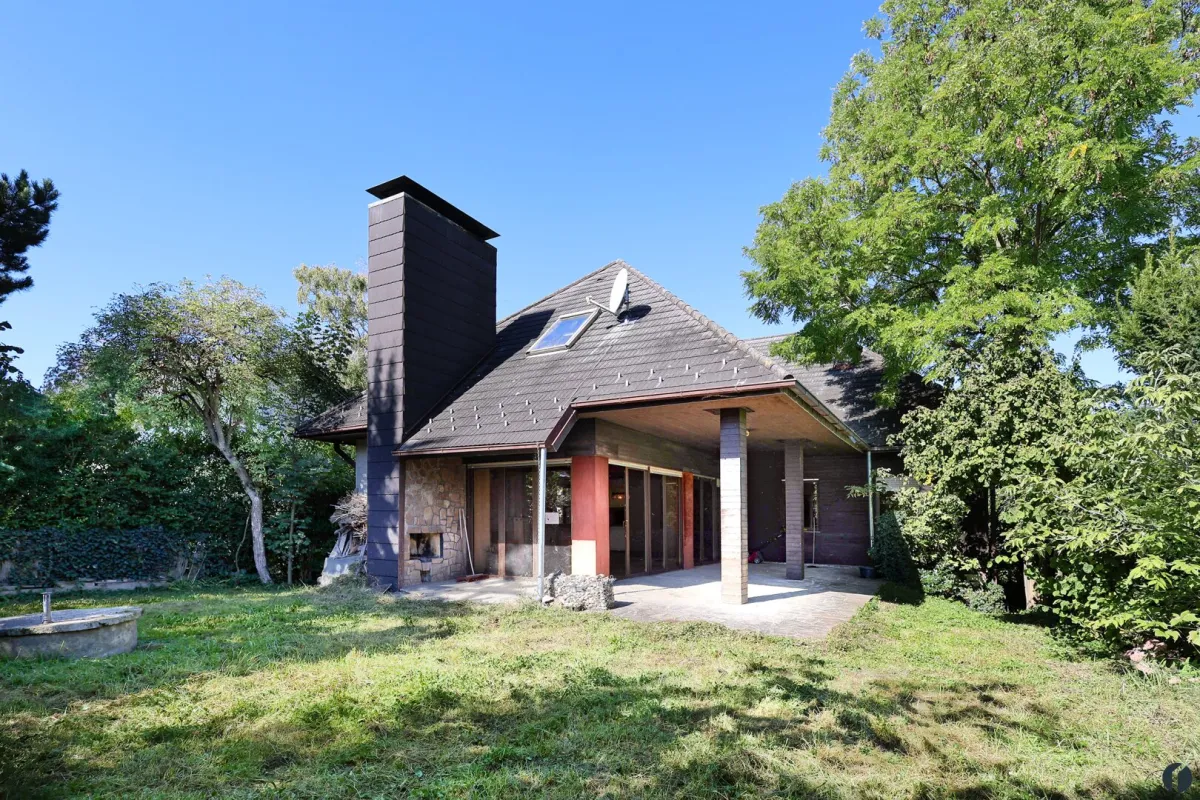 Einfamilienhaus mit Sanierungsbedarf in ruhiger Lage - Bild 1
