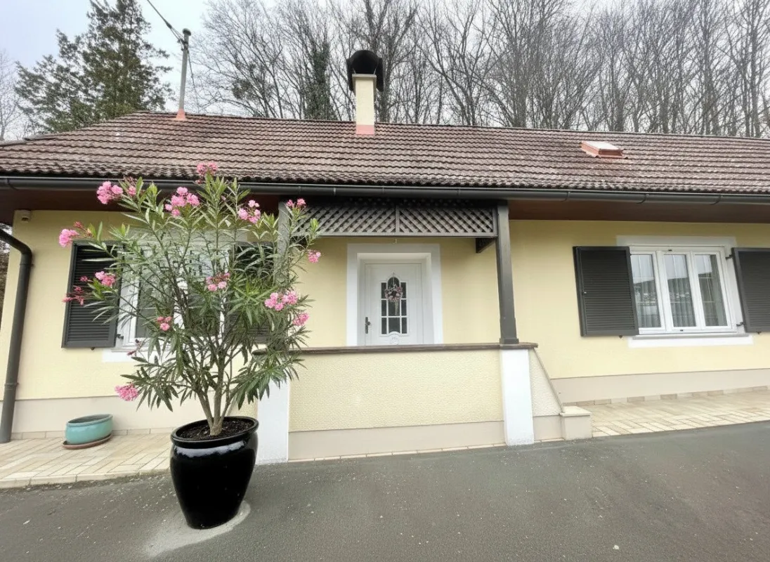 Bad Gleichenberg - Idyllisches Haus mit 3 Zimmern, einer Wohnküche und großem, schönen  Garten ! - Bild 1