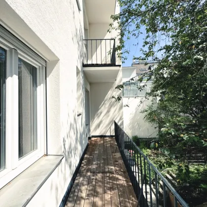 Erstbezug nach Sanierung! 3 Zimmer-Wohnung mit hofseitiger Terrasse mit Grünblick! Beste Gersthofer Lage! - Bild 2