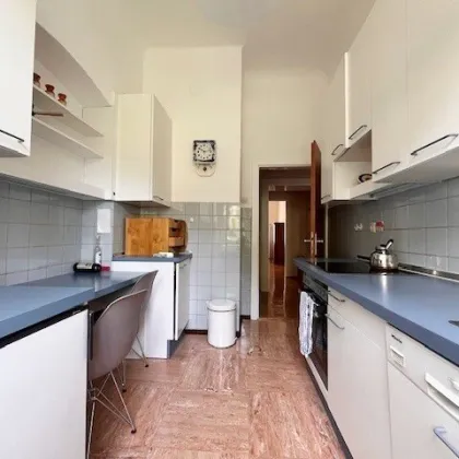 GEIDORF: HELLE 2 ZIMMER ALTBAUWOHNUNG MIT SCHLOSSBERGBLICK IN UNI-NÄHE - Bild 3