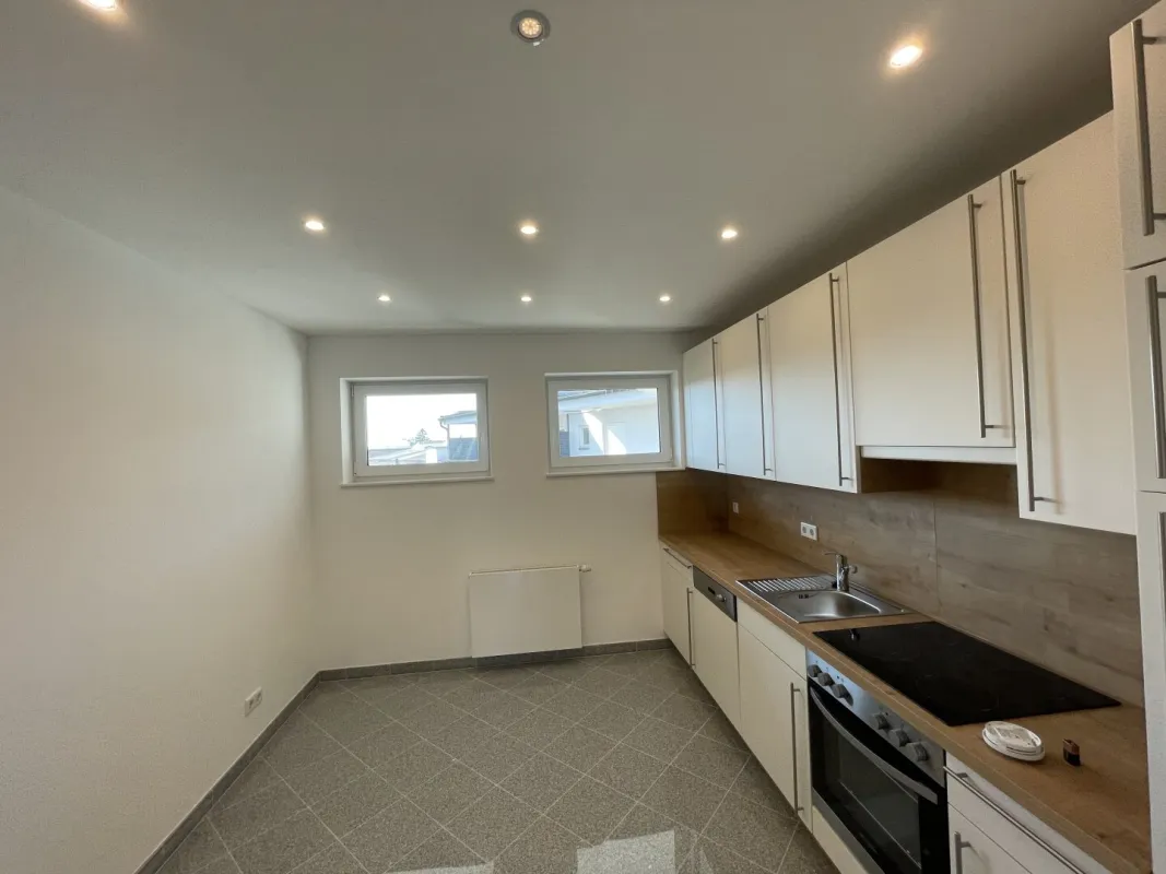 SANIERTER TOP-ZUSTAND - 3 ZIMMER-WOHNUNG IN RUHELAGE! - Bild 1