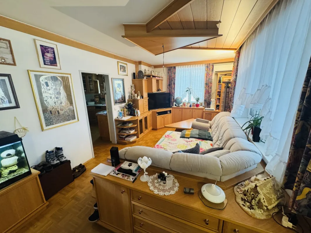 Wohnen im Grünen mit Stadtnähe – 3-Zimmer-Wohnung in Feldkirchen bei Graz mit Loggia & Kamin - Bild 1