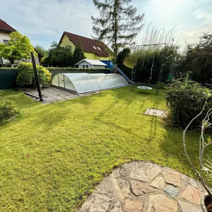 Zweifamilienhaus in Gerasdorf bei Wien: 8 Zimmer, Garten, Loggia und Terrasse sowie 2 Garagen – Ihr neues Zuhause !!! - Bild 2