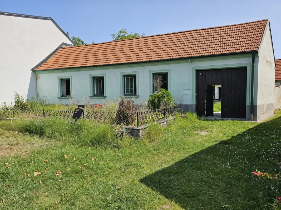 Renovierungsbedürftiges Haus bzw. Baugrund in ausgezeichneter, ruhiger grüner Wohnlage – 20 Minuten nach Wien - Bild 1