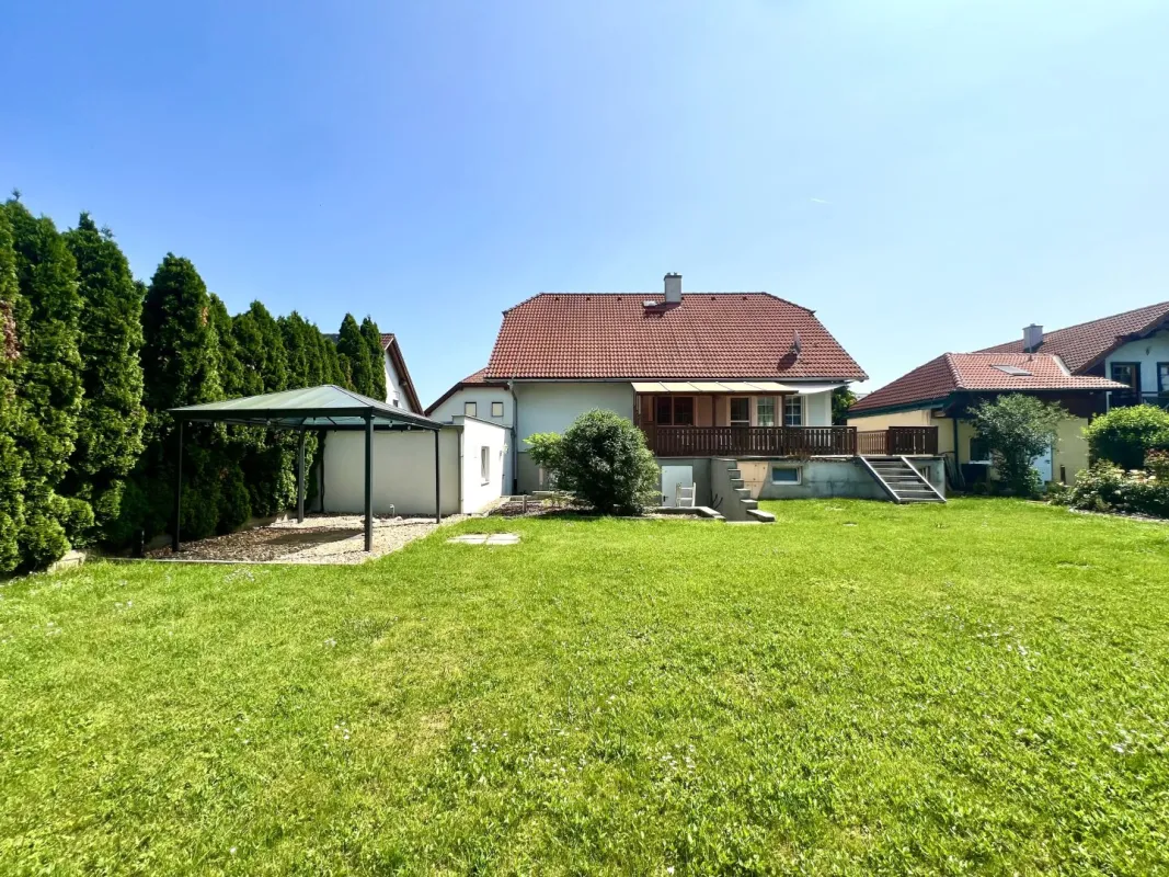 ABSOLUT IDYLLISCHE LAGE I Haus mit Ausbaupotenzial I großzügige Terrasse I 4-Autostellplätze I Garage & Carport I Fußbodenheizung I Tischler Einbauküche I absolute Ruhelage - Bild 1