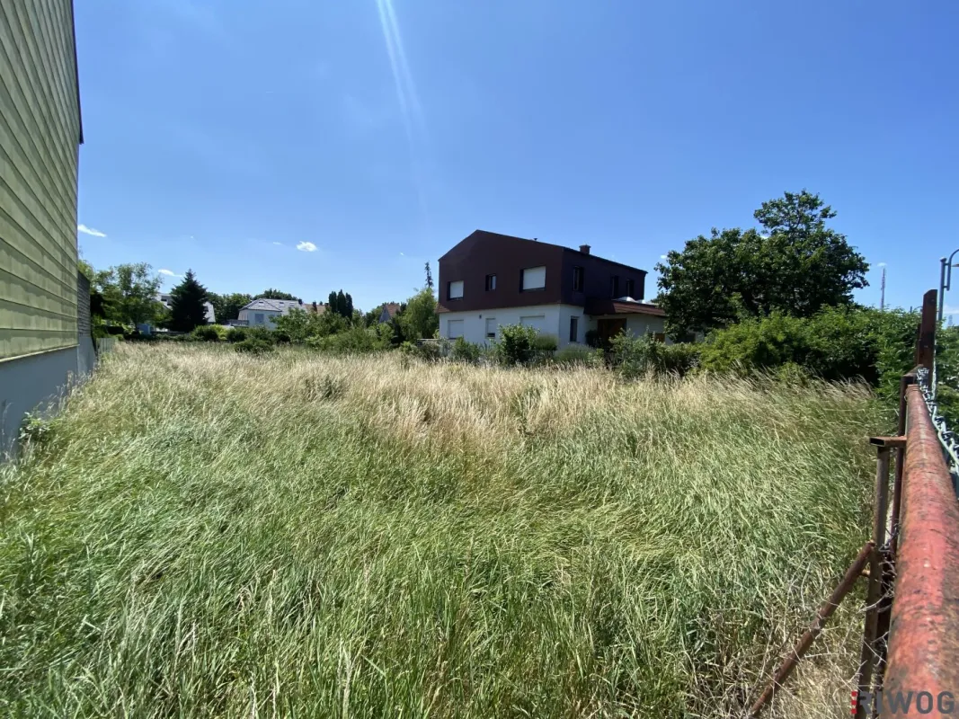 Bau-Grundstück mit Grünblick | 3 Min. zum Schloss Vösendorf | 6 Min. zur U6 Siebenhirten - Bild 1