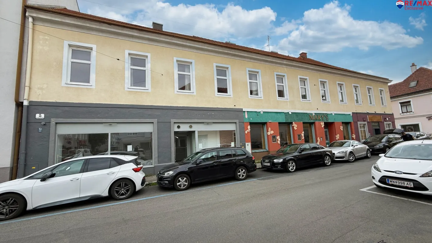 Bestandsfreies Zinshaus in Wiener Neustadt – Sanierungsobjekt mit Renditepotenzial und Bebauungsstudie - Bild 1