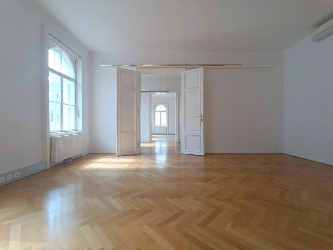 Büro oder in Bestlage gesucht? Großzügige 193 m² im 1. Bezirk! Jahrhundertwendehaus mit Fernwärme & Lift, Nähe U2 Schottenring! - Bild 1