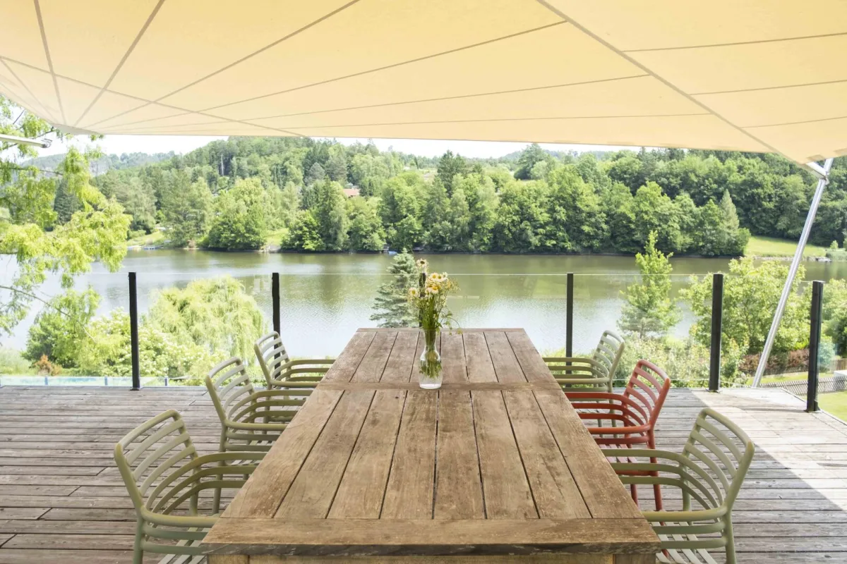 EXKLUSIVES DESIGNHAUS AM SEE mit PRIVATSTRAND und POOL - 80 min von Wien - Bild 1