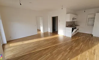 Kleine 2 Zimmerwohnung mit großem Westbalkon und Einbauküche!