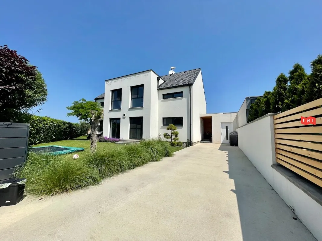 Modernes 186 m² Einfamilienhaus mit Wärmepumpe, Pool, Terrasse & Whirlpool - Bild 1