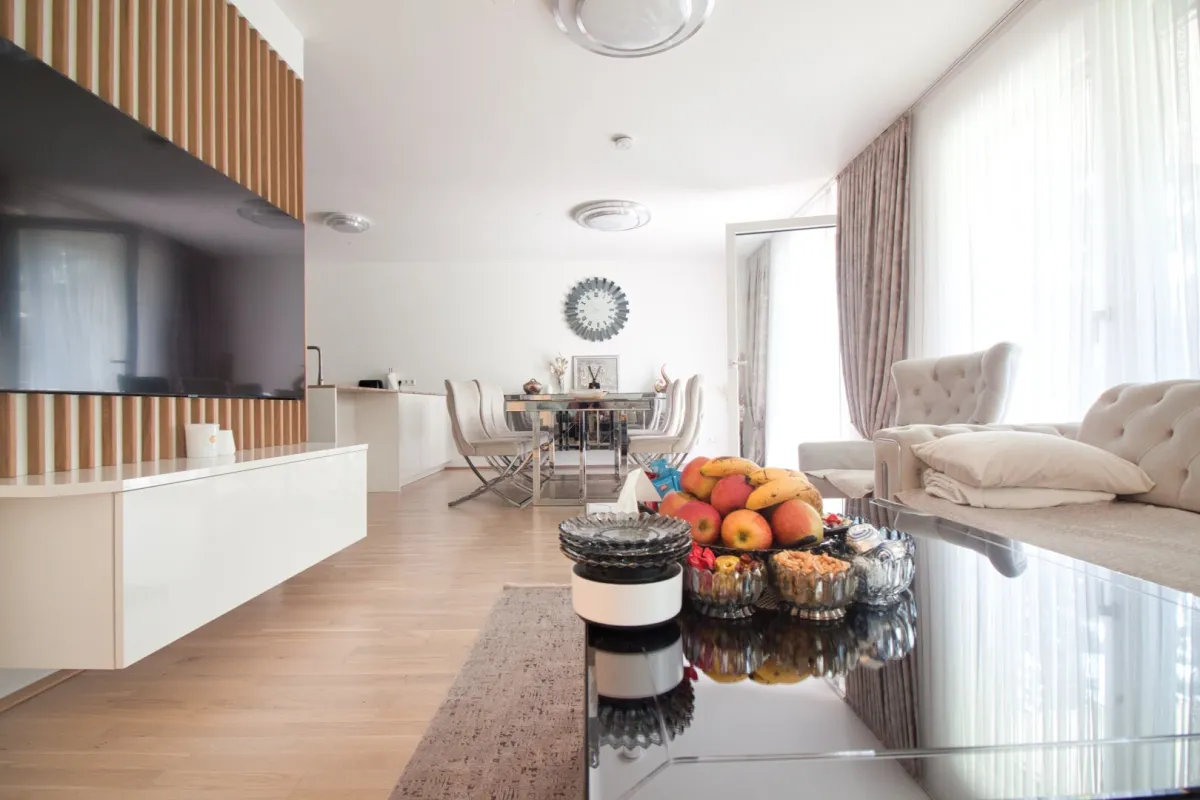 Hochwertig ausgestattete, helle 4/5-Zimmer Traumwohnung | riesiger Garten | Baujahr 2022 | Eigengrund - Bild 1