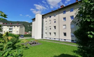 Erstbezug in Grünlage! Ansprechende, sanierte 3-Raumwohnung mit Balkon!