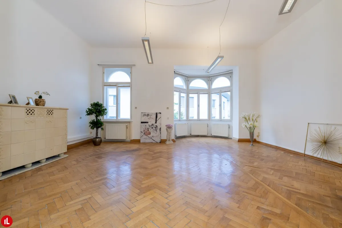 Ein Haus mit Geschichte | Stilvolles Büro direkt in der Fußgängerzone von Baden - Bild 1