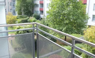 Wunderschöne 2-Zimmerwohnung mit Balkon in Park-Nähe