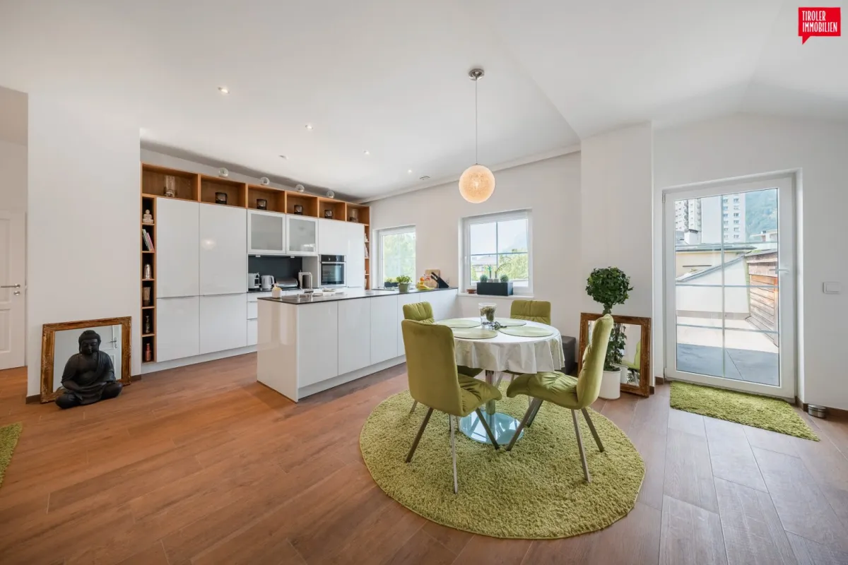 Elegante 4-Zimmer-Wohnung mit Dachterrasse in Kufstein - Bild 1