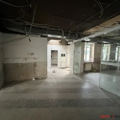 <<<KEINE ABLÖSE>>> Geschäfts- oder Gastrolokal (mit Gastgarten im Hof und Schanigarten ) auf der Simmeringer Hauptstraße - große Lagerflächen, Lüftungsanlage - Bild 3