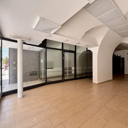 Helle Büro- oder Praxisräumlichkeiten | Beste Zentrumslage | Parkmöglichkeiten in der Nähe - Bild 2