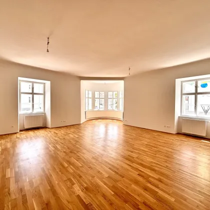 Repräsentativer Erstbezug! Bürofläche am Hauptplatz | 4 lichtdurchflutete Zimmer | Terrasse im Innenhof | Klimaanlage - Bild 2