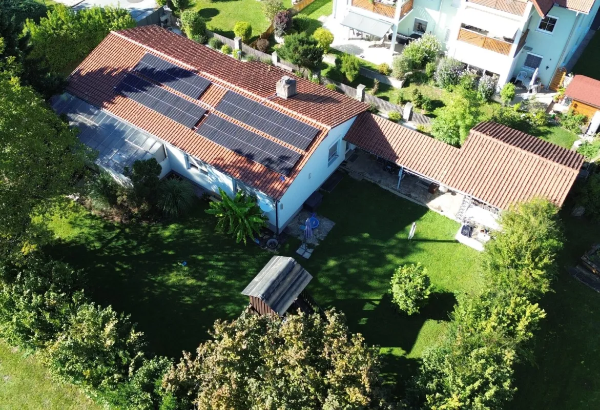 Modernisierter Bungalow in zentraler Lage mit Garten, Garage, Terrassen und PV-Anlage inkl. Speicher - Bild 1