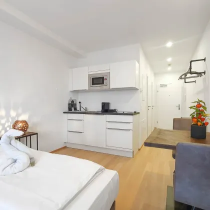 Attraktives Renditeobjekt in Ottakring: Sanierte Gewerbeeinheit mit 4 Apartments in Top-Lage nahe Brunnenmarkt - Bild 2