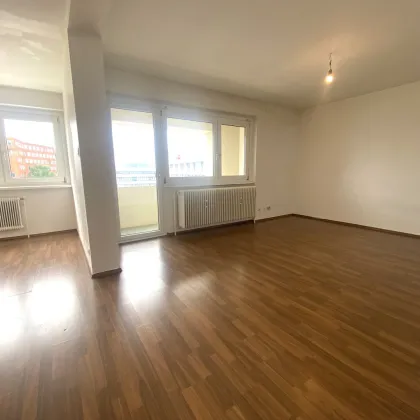 PROVISIONSFREI! HELLE, GUT GESCHNITTENE 3-ZIMMER WOHNUNG, ZENTRAL BEGEHBAR MIT LOGGIA IM SÜDLICHEN ST. PÖLTEN! - Bild 3