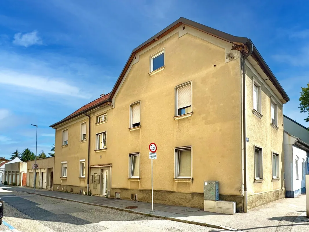 Zinshaus mit viel Potential I 8 Garagen I 4 Wohneinheiten I zentrale Lage I 5 Gehminuten zum Rathausplatz I - Bild 1