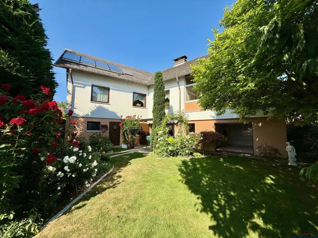 Traumhaftes villenartiges Einfamilienhaus mit Indoorswimmingpool, Sauna und Wintergarten !!! - Bild 1