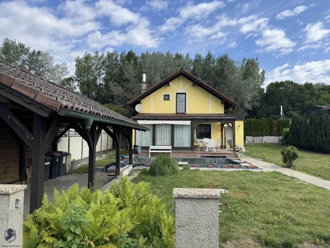 Charmantes Einfamilienhaus mit Pool auf Pachtgrund in ruhiger Donau-Lage - Bild 1