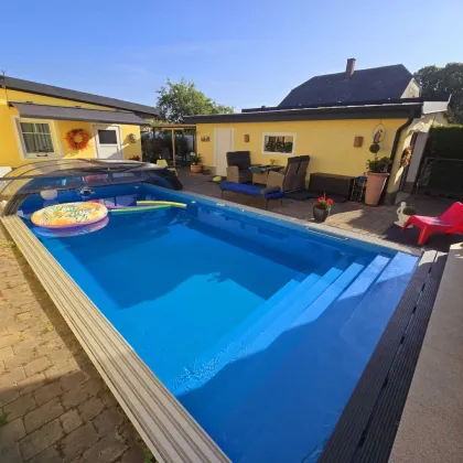 +EINFAMILIENHAUS  MIT LUFTWÄRMEPUMPENHEIZUNG + WINTERGARTEN + BEHEIZTER POOL MIT ÜBERDACHUNG + PARTYRAUM + SAUNA + GARAGE + CARPORT + GRILL + NÄHE S-BAHN + - Bild 2