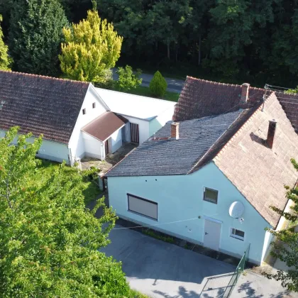 Burgauberg: Sanierungsbed. Haus in erhöhter Lage inkl. Carport und Garage - Bild 2