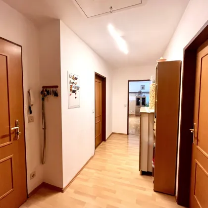 Thalgau: Charmante 4-Zimmer-Wohnung mit zwei Balkonen und ausbaufähigem Dachboden - Bild 3