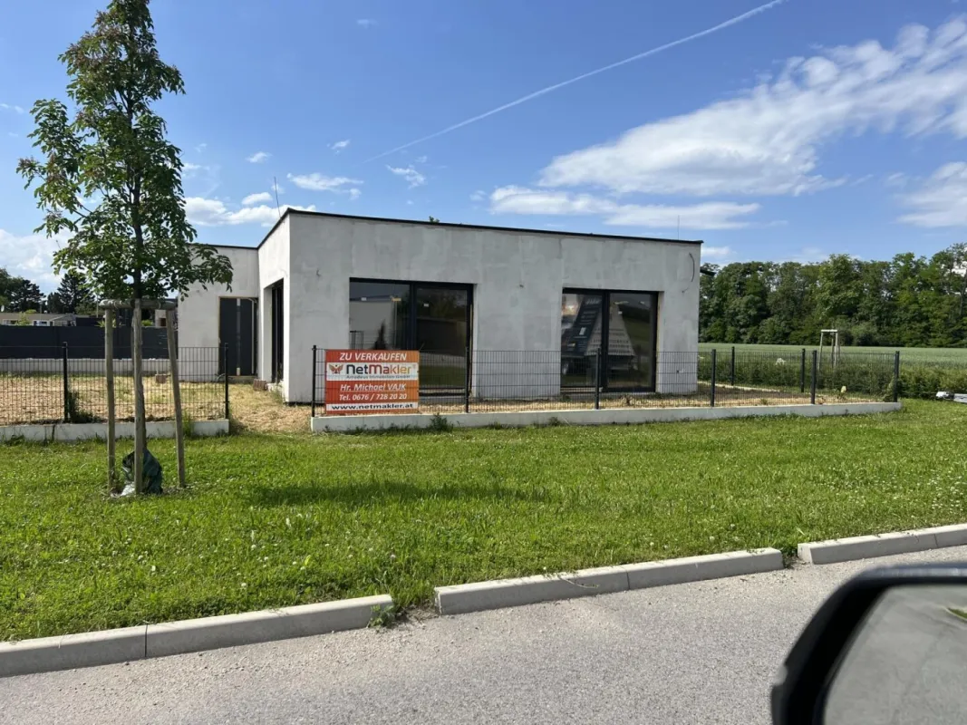 Bungalow, 4 Zimmer, 2 Kfz Stellplätze, Seezugang, Fertigstellungsarbeiten nötig - Bild 1