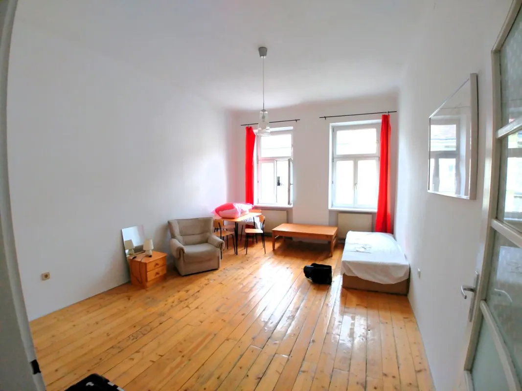 Renovierungsbedürftige, helle Singelwohnung in zentraler Lage! - Bild 1