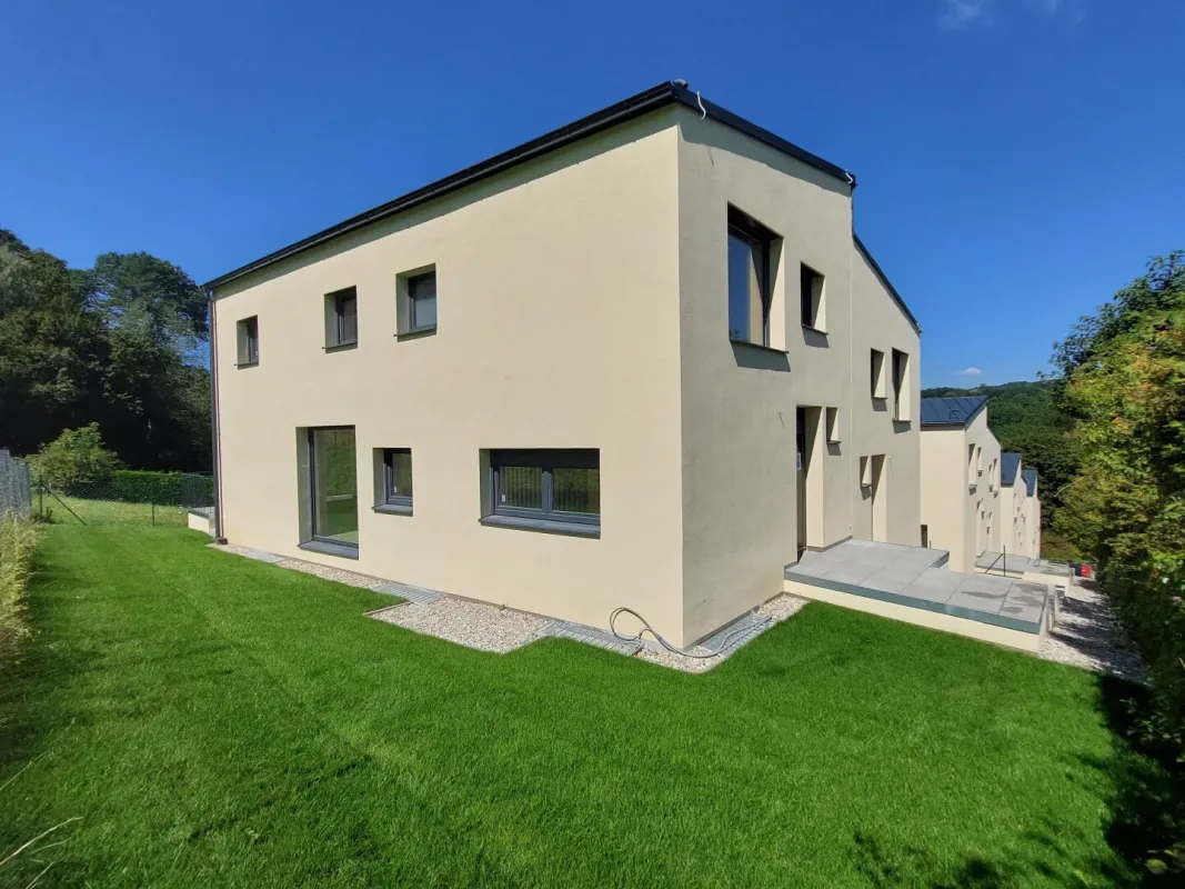 Schlüsselfertige Doppelhäuser mit 2 Garagenplätzen in sonniger Aussichtslage! - Bild 1