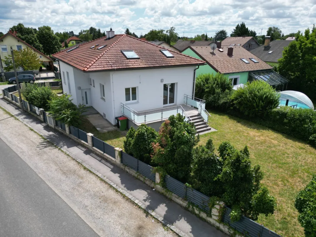 Einfamilienhaus mit 194 m² / 10 Zimmer +ERSTBEZUG nach SANIERUNG+ - Bild 1