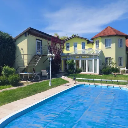 Großzügiges Wohnhaus mit Pool in Aussichtslage - Bild 2