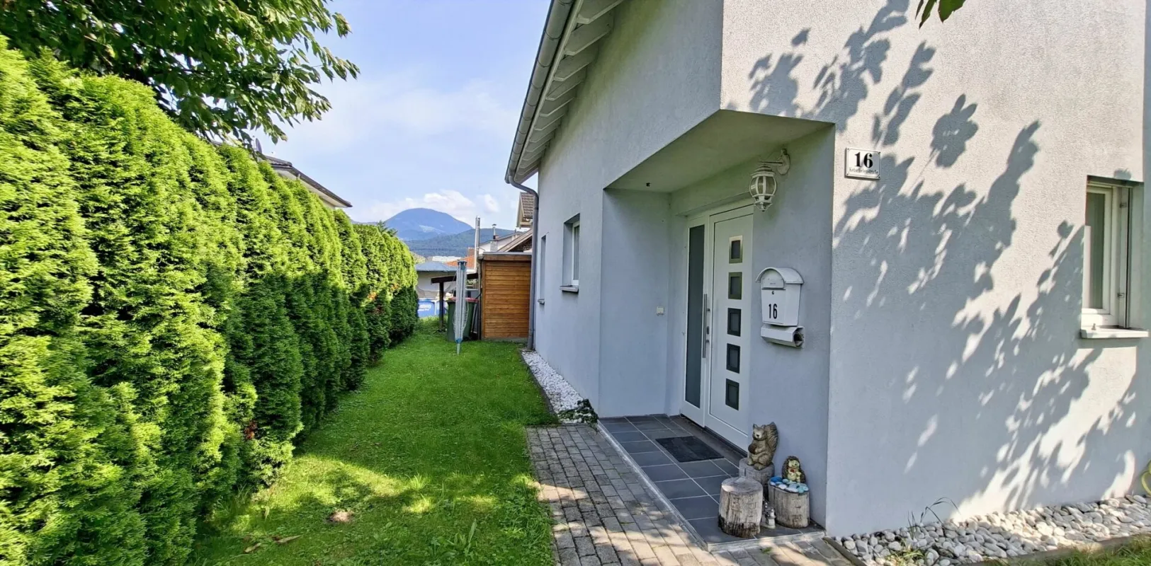 Einfamilienhaus zum Wohlfühlen! Mit Garten und Terrasse - Bild 1