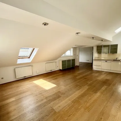Helle Dachgeschoßwohnung in absolut ruhiger Lage! - Bild 2