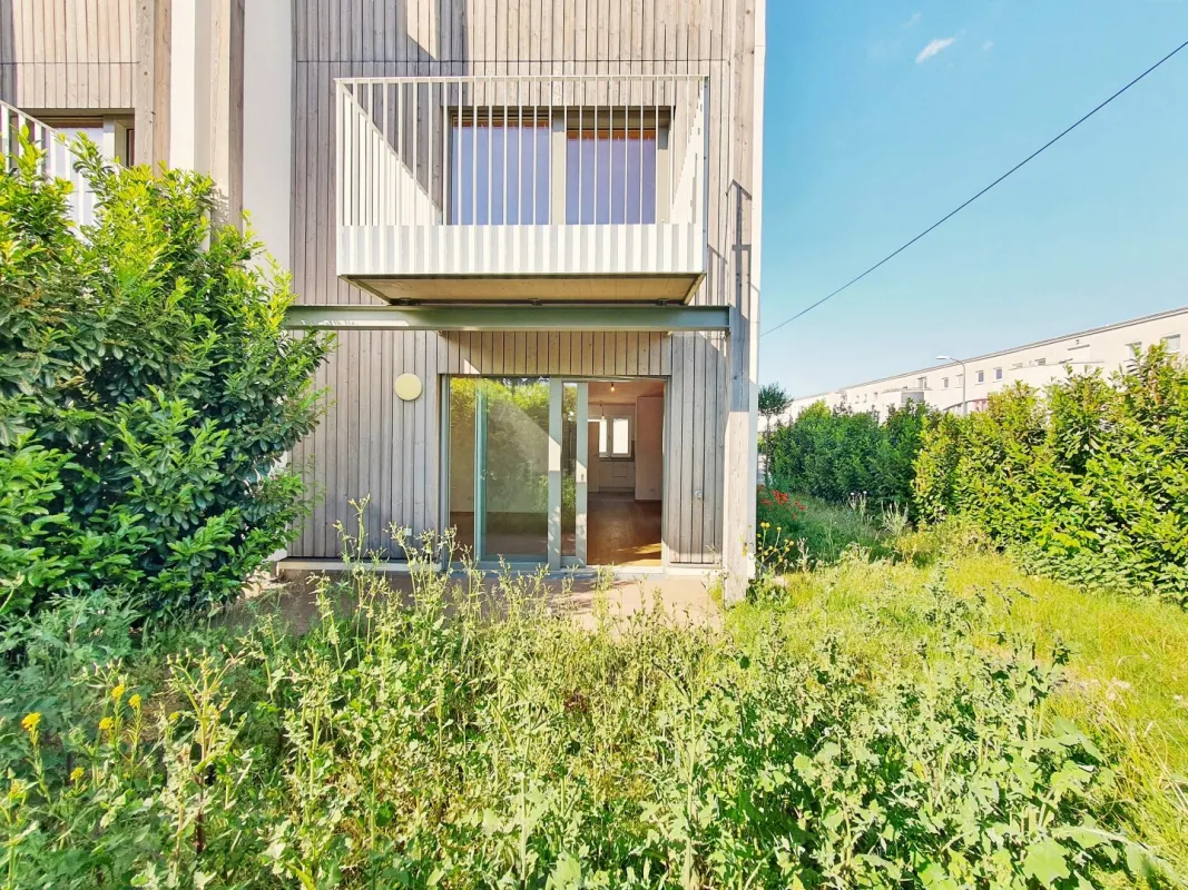 ++NEU++ TOP für Eigennutzer oder Anlage! ++Hochwertiges klimatisiertes Reihenhaus mit 96 m2 Privatgarten, Terrasse und 1 KFZ-Stellplatz!  Perfekte U-Bahn-Anbindung! - Bild 1