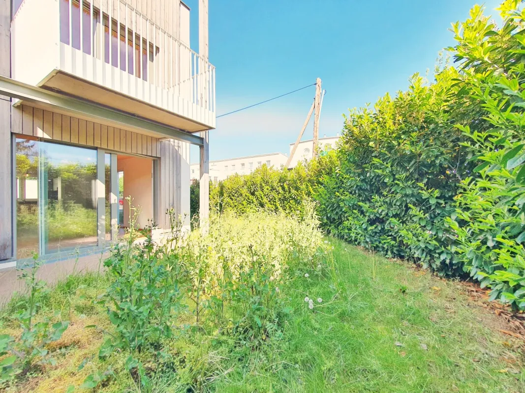 ++NEU++ TOP für Eigennutzer oder Anlage! ++Hochwertiges klimatisiertes Reihenhaus mit 96 m2 Privatgarten, Terrasse und 1 KFZ-Stellplatz!  Perfekte U-Bahn-Anbindung! - Bild 1