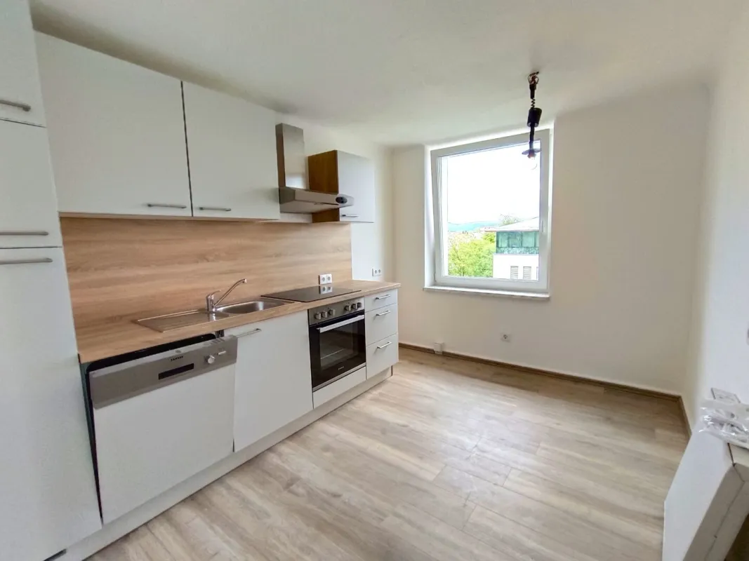 ANLEGER AUFGEPASST! Vermietet! Komplett modernisierte 3 Zimmer-Wohnung. - Bild 1