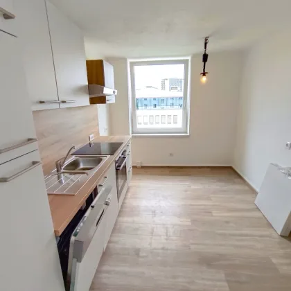 ANLEGER AUFGEPASST! Vermietet! Komplett modernisierte 3 Zimmer-Wohnung. - Bild 2