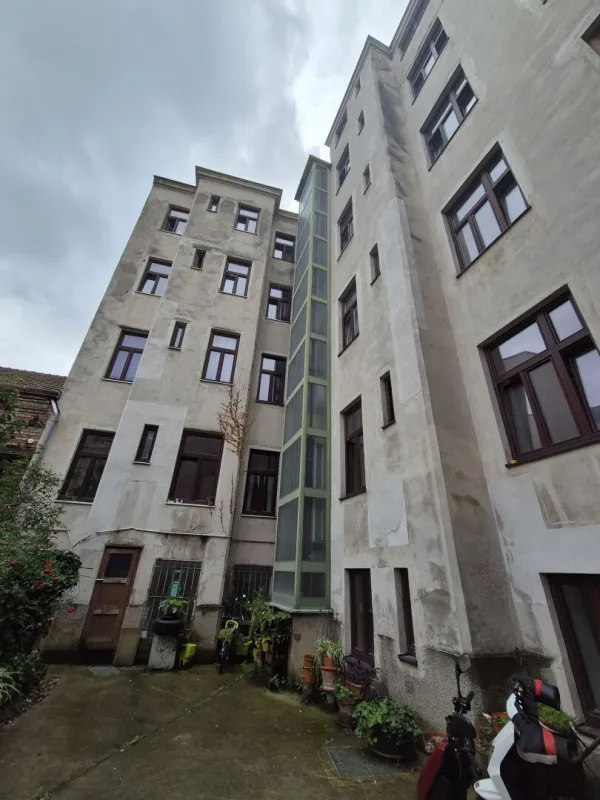 Großes Erweiterungspotential bei einem Zinshaus mit Jahresrohertrag von 93.044 Euro - Bild 1