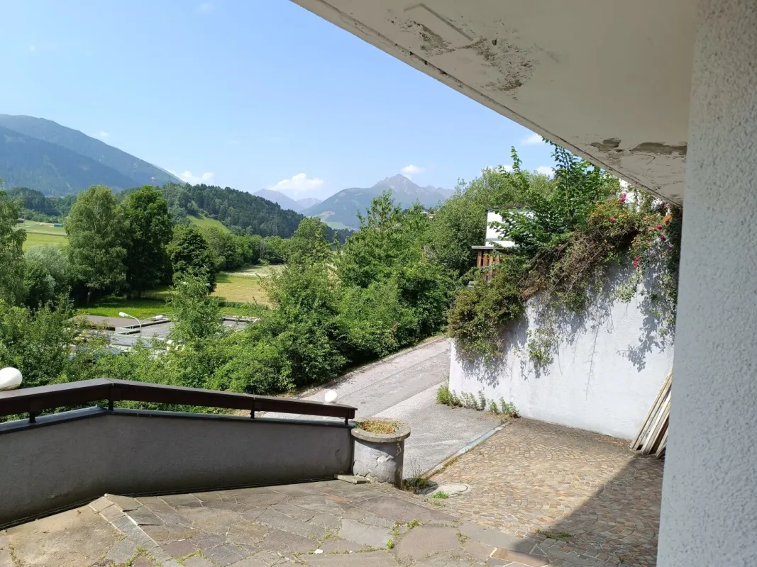 Haus in 0mes 180m² mit Garten, Garage und atemberaubendem Bergblick! - Bild 1